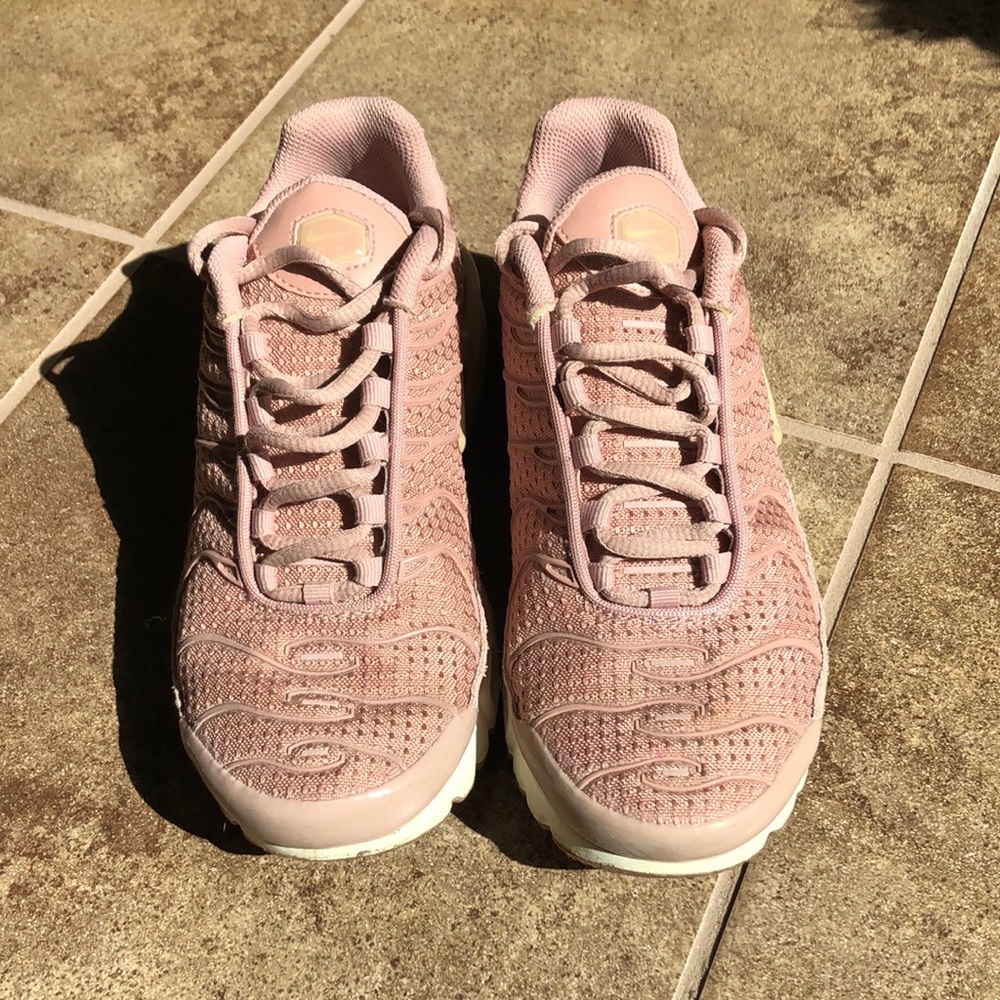 Nike Air Max Plus Particle Pink Womens Size 6